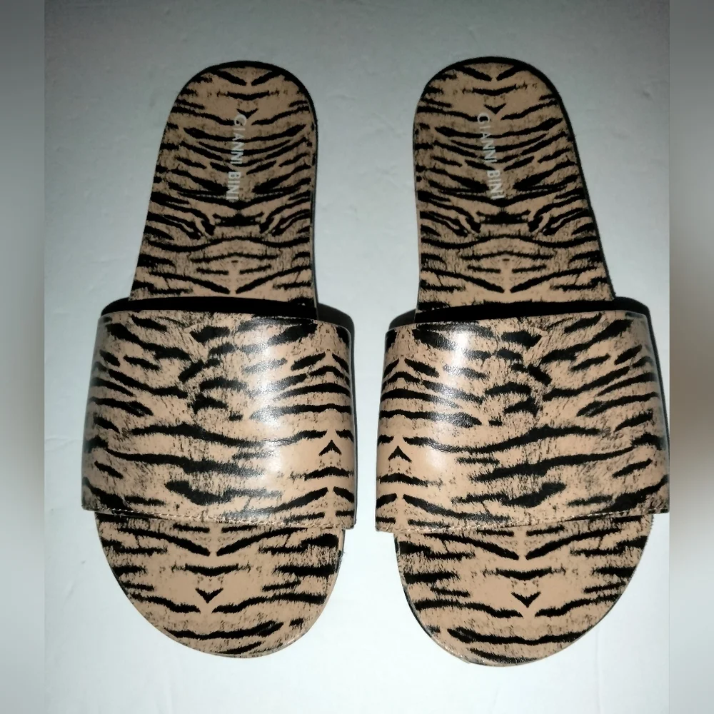 Gianni Bini (Size 8) Multicolored Animal Print Slip-on Open Toe Casual Sandals